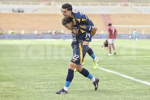 بن شرقي يصنع وإمام عاشور يسجل.. الأهلي يتقدم على البنك بهدف عالمي (فيديو)